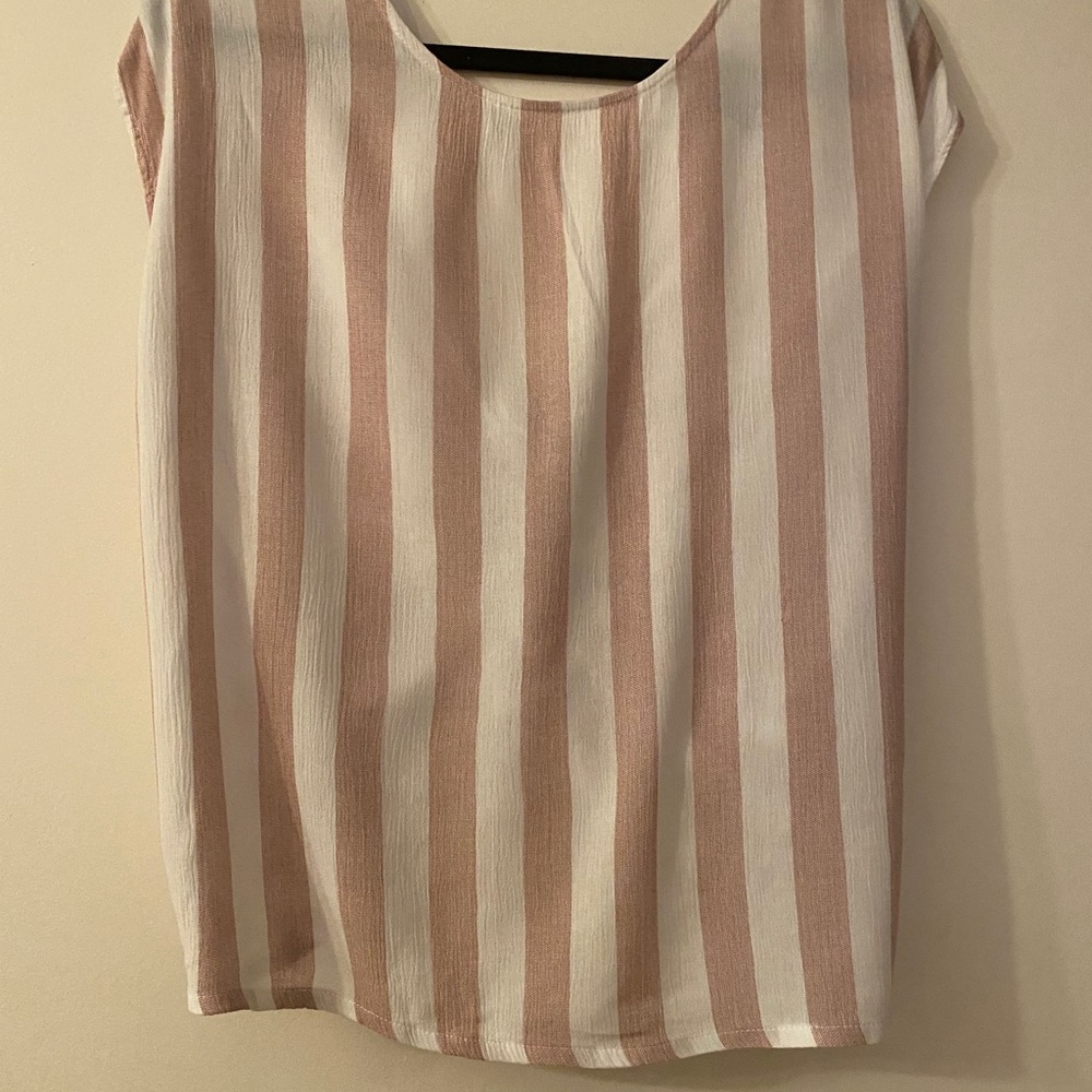 Cream/dusty rose colored top. Worn once